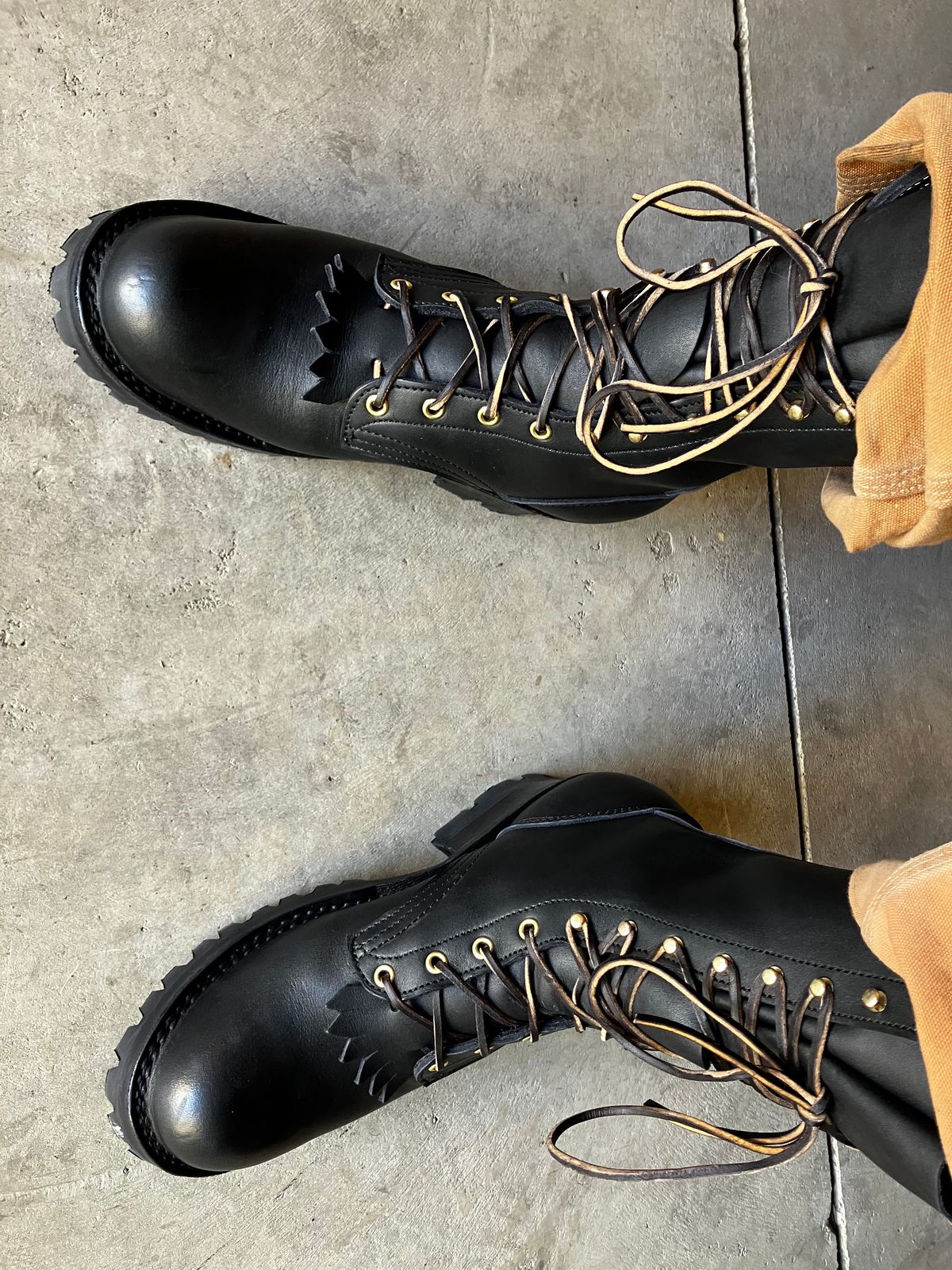 Photo by Triumph865 on September 23, 2023 of the Frank's Boots The Patriot in Seidel Black Oil Tan.