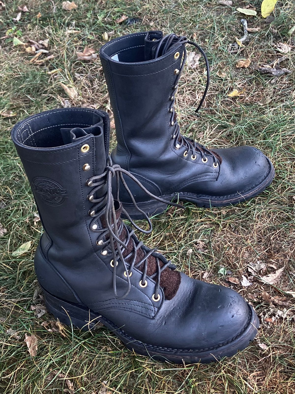 Photo by Triumph865 on September 4, 2024 of the Frank's Boots The Patriot in Seidel Black Oil Tan.