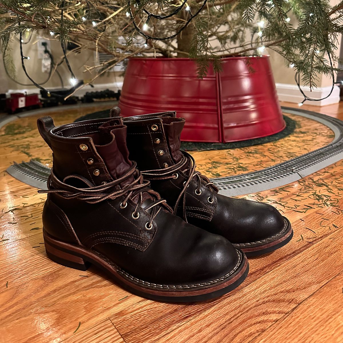 Photo by urban_spelunking on January 5, 2024 of the Nicks Falcon in Horween Brown Waxed Flesh.
