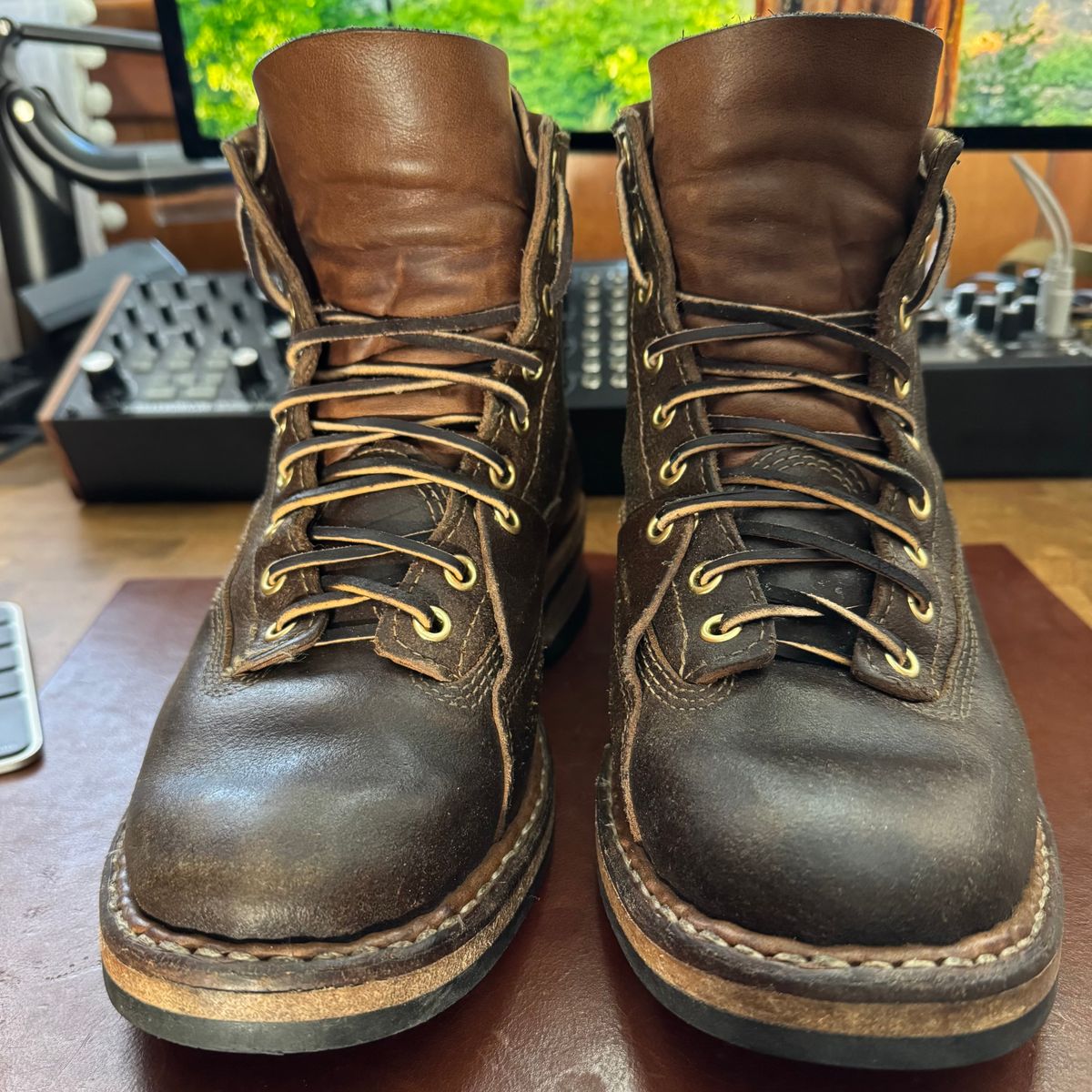 Photo by urban_spelunking on January 4, 2026 of the White's x Division Road LTT Lineman 350 in Horween Olive Waxed Flesh.