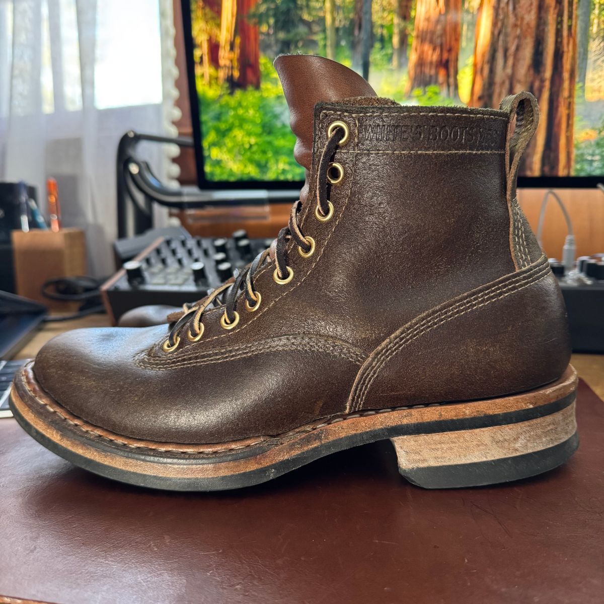 Photo by urban_spelunking on January 4, 2026 of the White's x Division Road LTT Lineman 350 in Horween Olive Waxed Flesh.