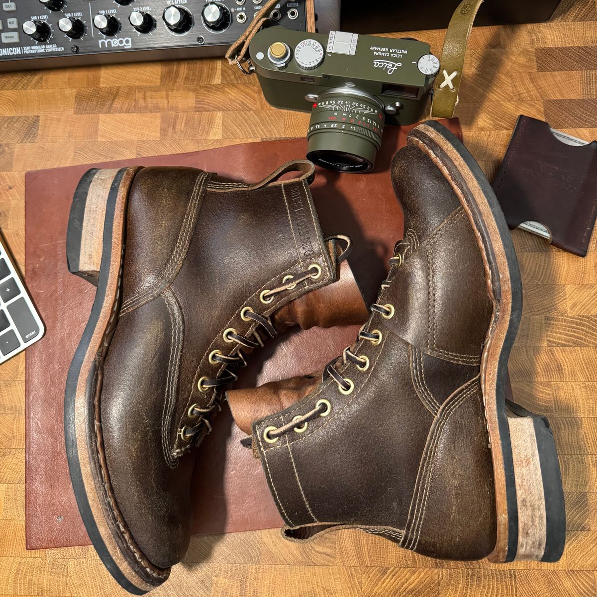 Photo by urban_spelunking on January 4, 2026 of the White's x Division Road LTT Lineman 350 in Horween Olive Waxed Flesh.