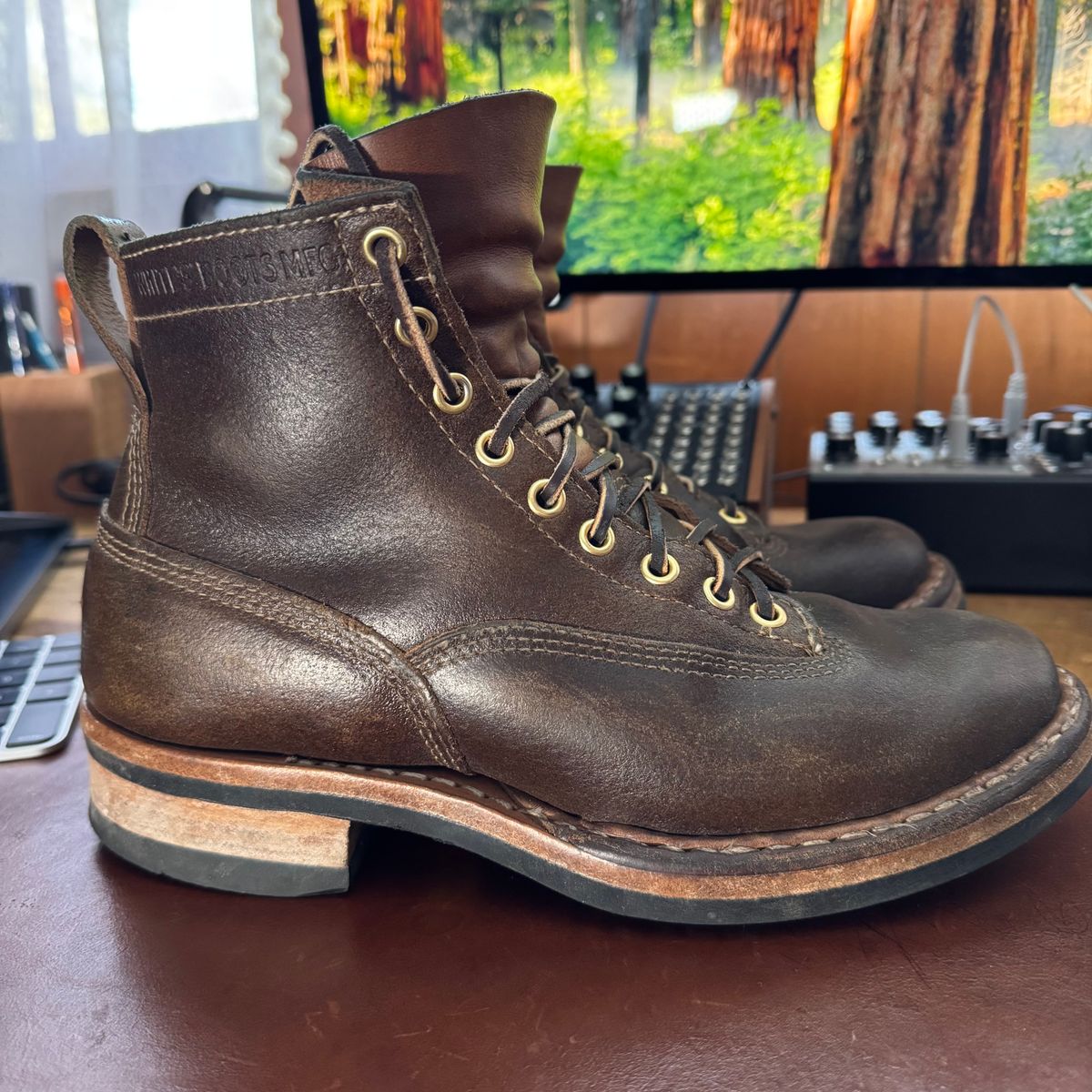Photo by urban_spelunking on January 4, 2026 of the White's x Division Road LTT Lineman 350 in Horween Olive Waxed Flesh.