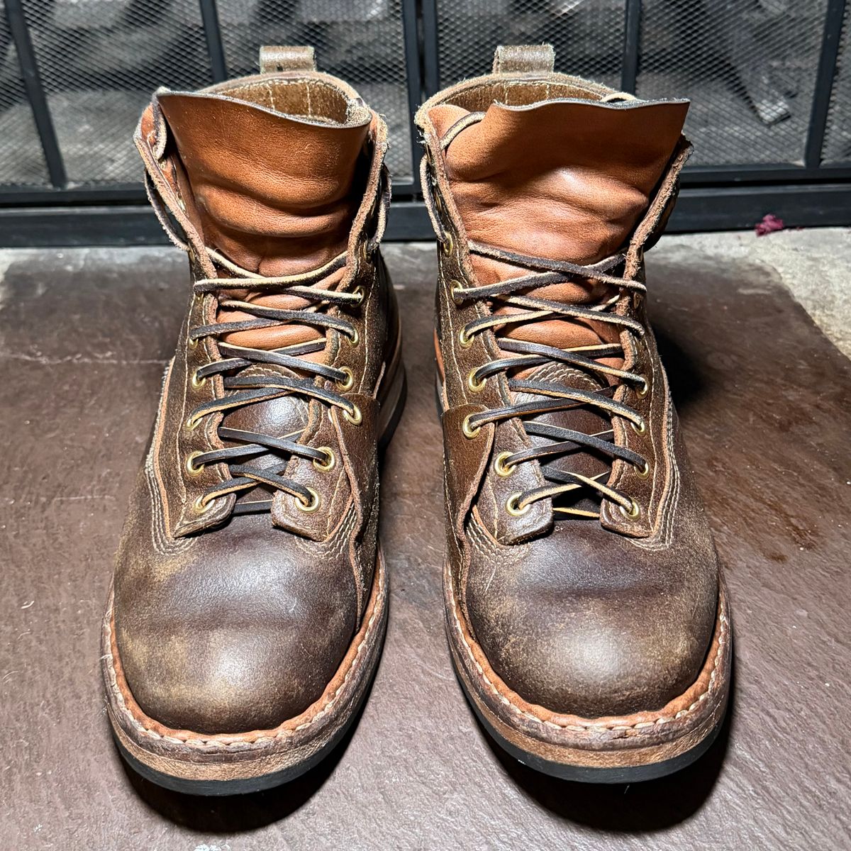 Photo by urban_spelunking on January 29, 2026 of the White's x Division Road LTT Lineman 350 in Horween Olive Waxed Flesh.