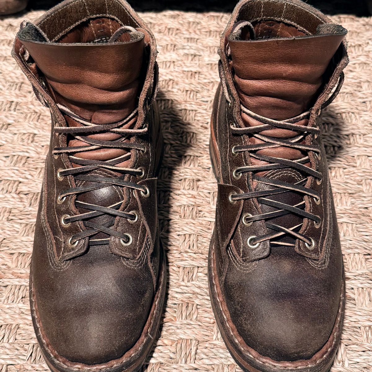 Photo by urban_spelunking on March 3, 2026 of the White's x Division Road LTT Lineman 350 in Horween Olive Waxed Flesh.