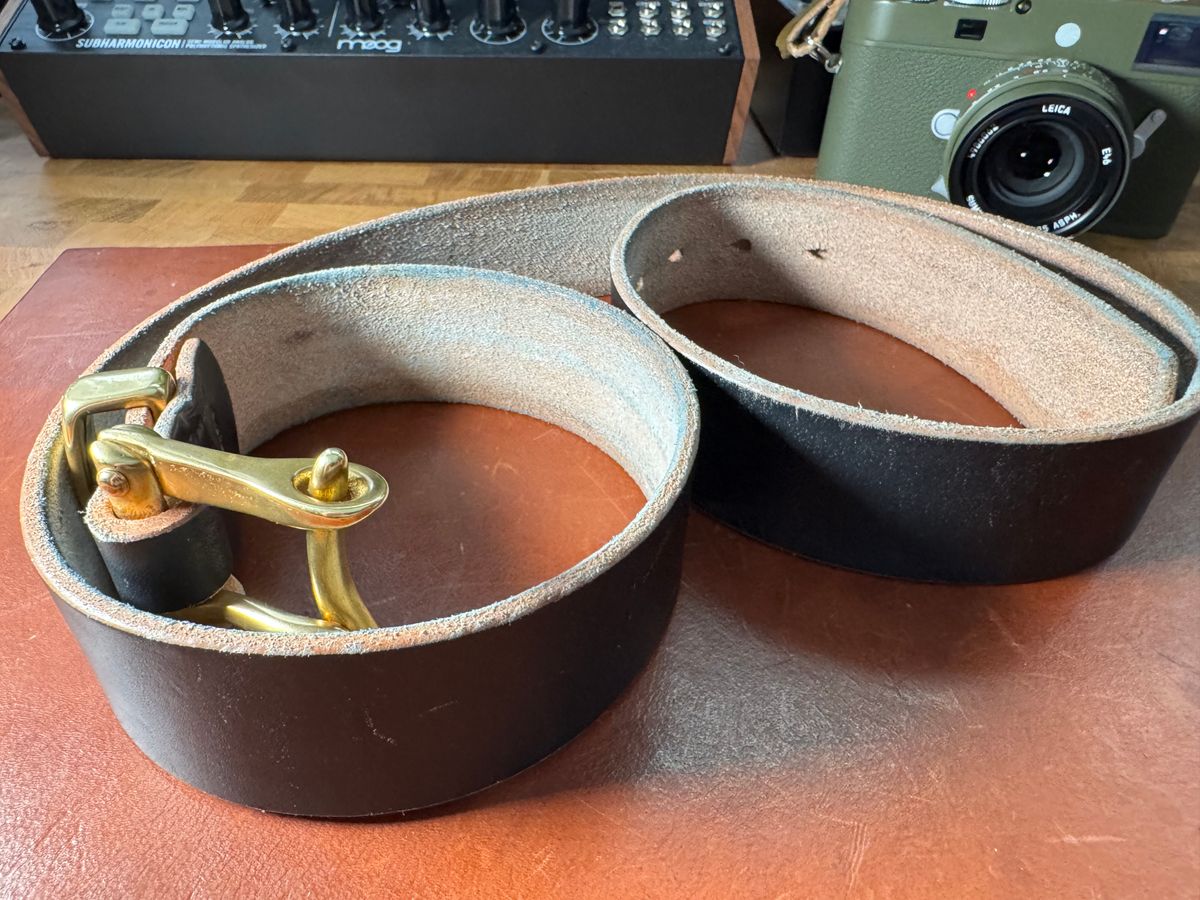 Photo by urban_spelunking on January 4, 2026 of the Pigeon Tree 1.5” Quick Release Belt in Klondike Black Teacore.