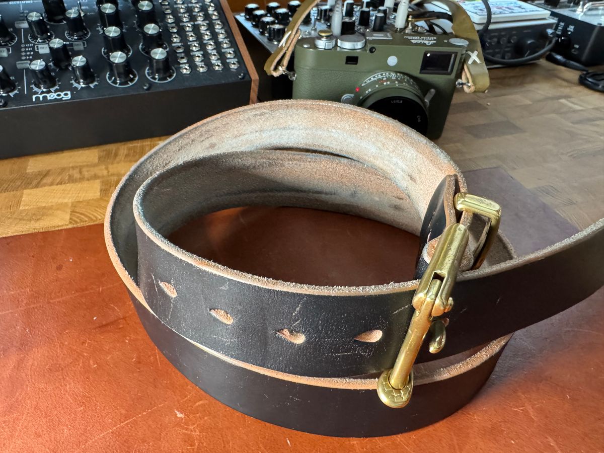 Photo by urban_spelunking on January 4, 2026 of the Pigeon Tree 1.5” Quick Release Belt in Klondike Black Teacore.