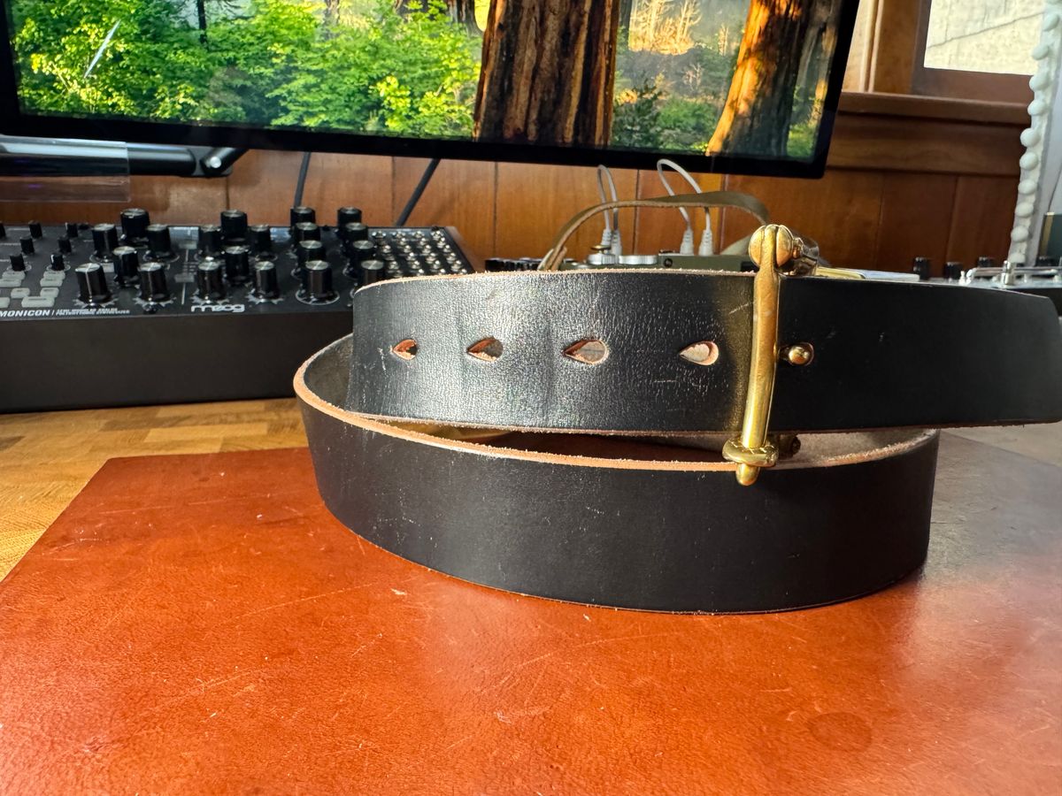 Photo by urban_spelunking on January 4, 2026 of the Pigeon Tree 1.5” Quick Release Belt in Klondike Black Teacore.