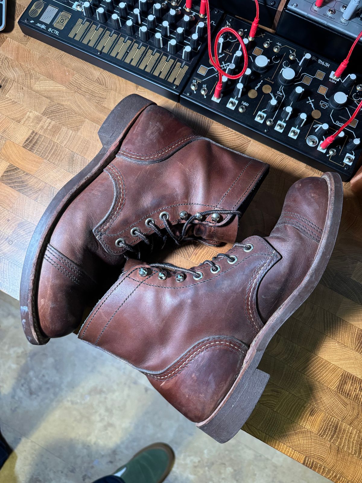 Photo by urban_spelunking on November 1, 2025 of the Red Wing Iron Ranger in Horween Coppertone Chromexcel.