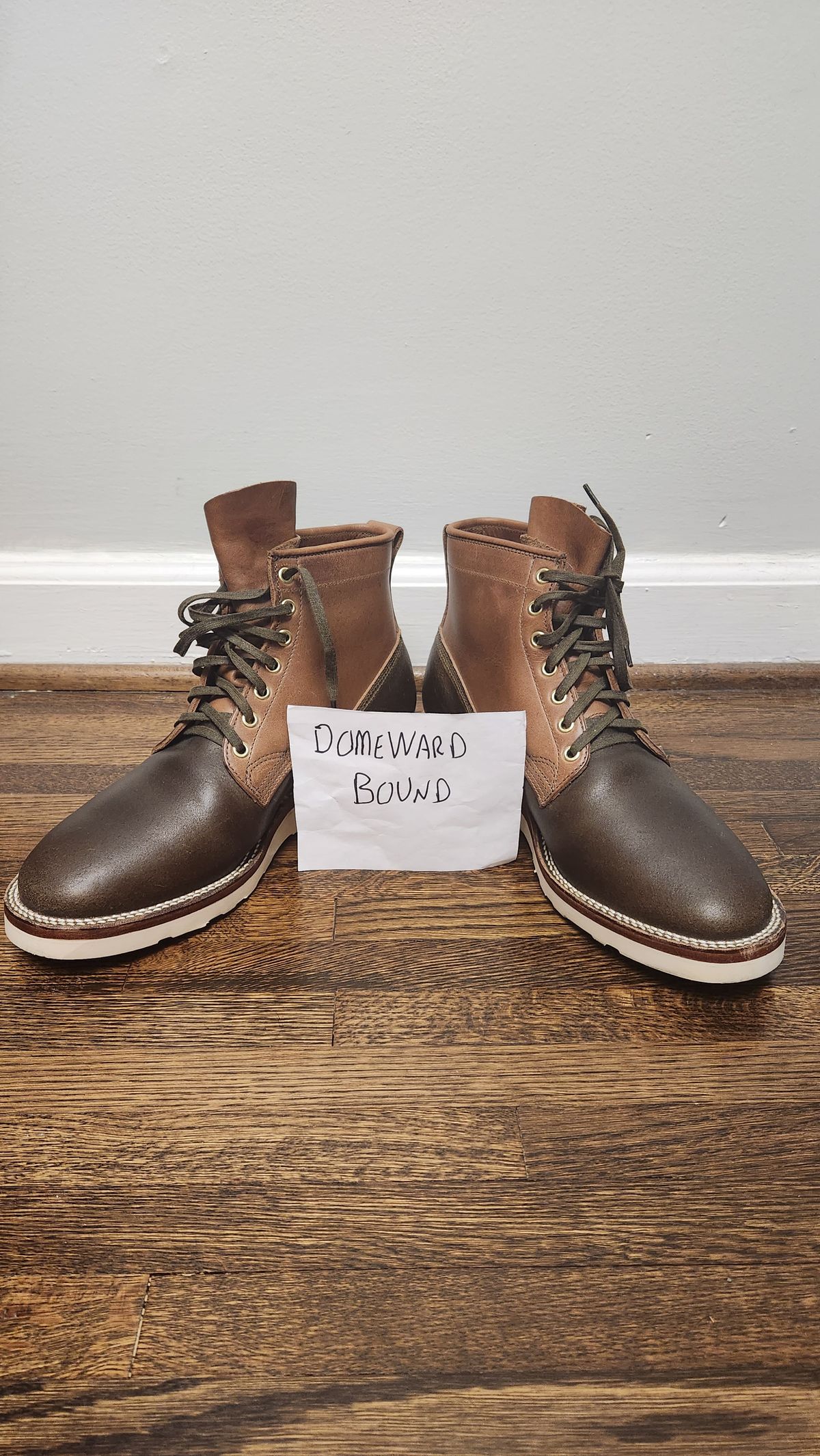 Photo by WeltedOne on October 1, 2023 of the Viberg Bobcat in Horween Olive Waxed Flesh.