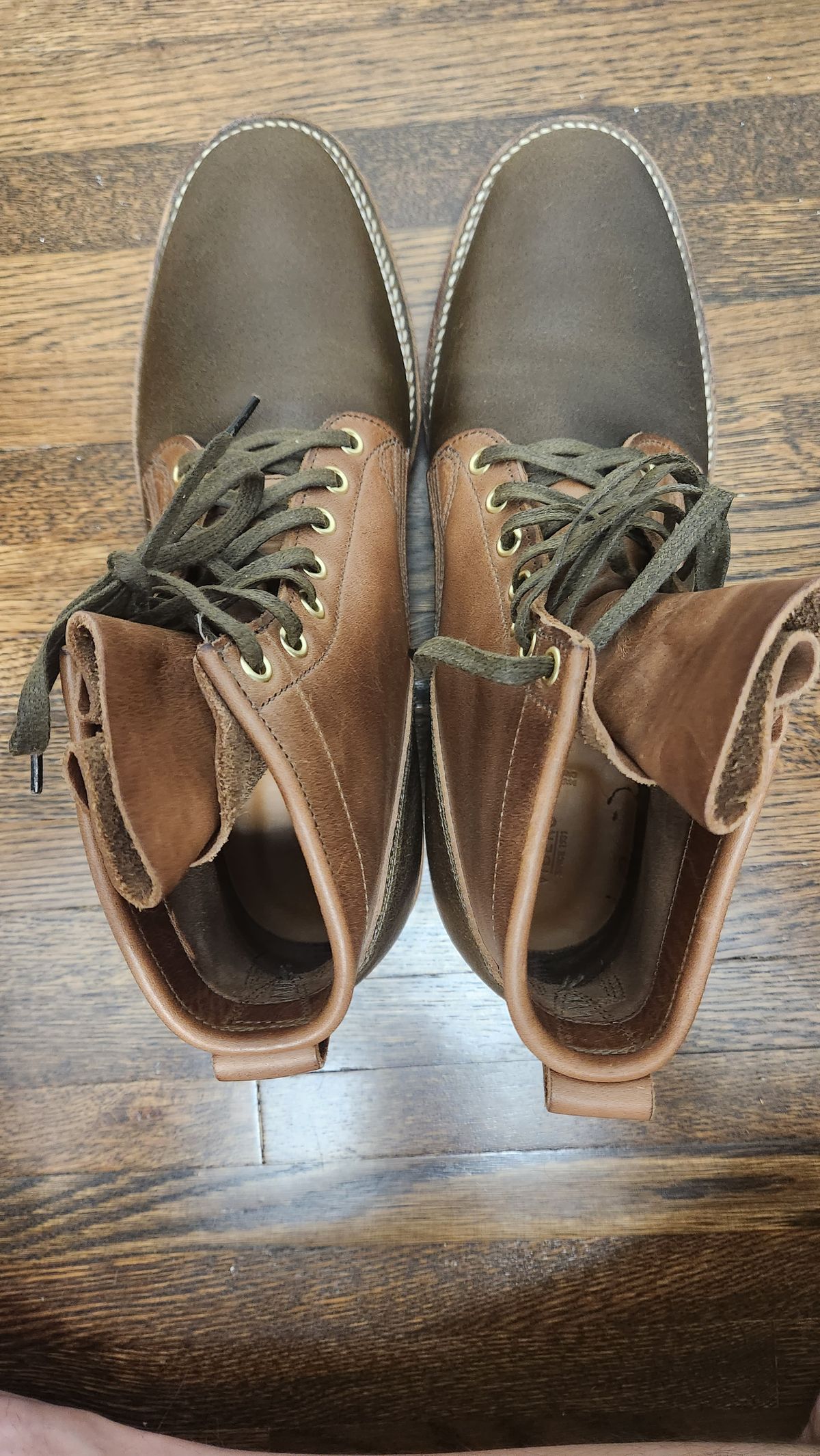 Photo by WeltedOne on October 1, 2023 of the Viberg Bobcat in Horween Olive Waxed Flesh.