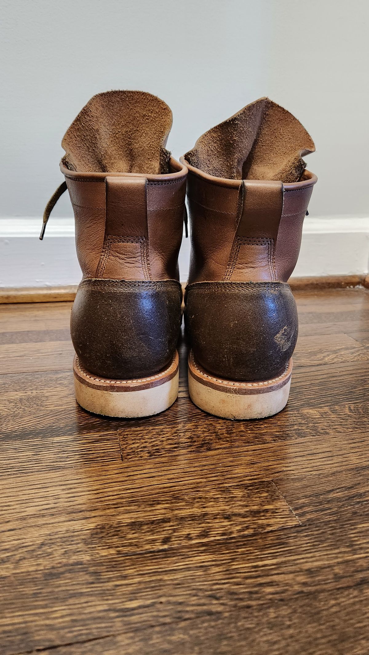 Photo by WeltedOne on November 5, 2023 of the Viberg Bobcat in Horween Olive Waxed Flesh.