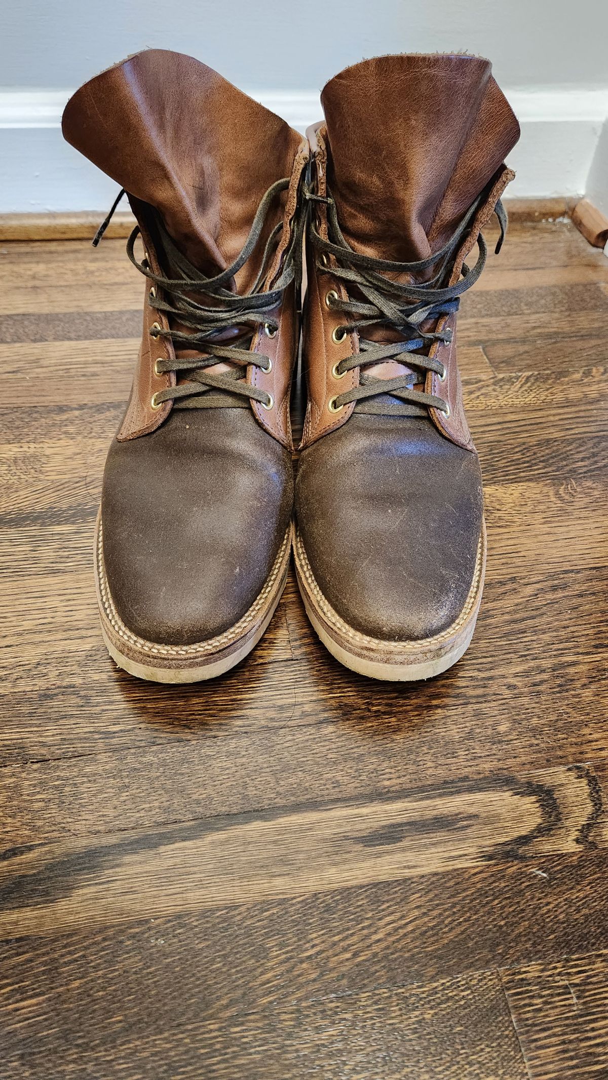 Photo by WeltedOne on November 5, 2023 of the Viberg Bobcat in Horween Olive Waxed Flesh.