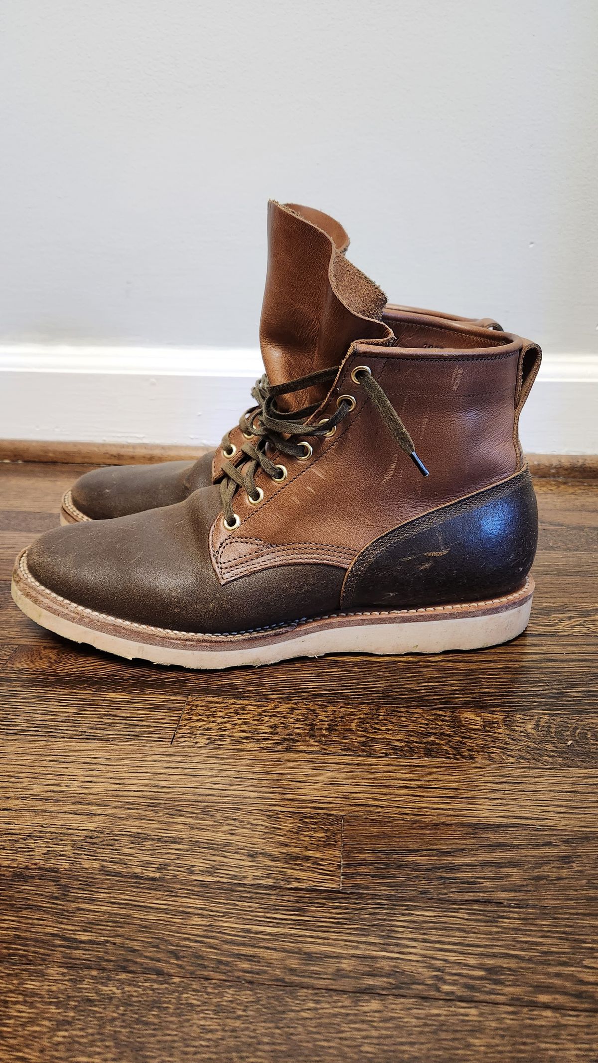 Photo by WeltedOne on November 5, 2023 of the Viberg Bobcat in Horween Olive Waxed Flesh.