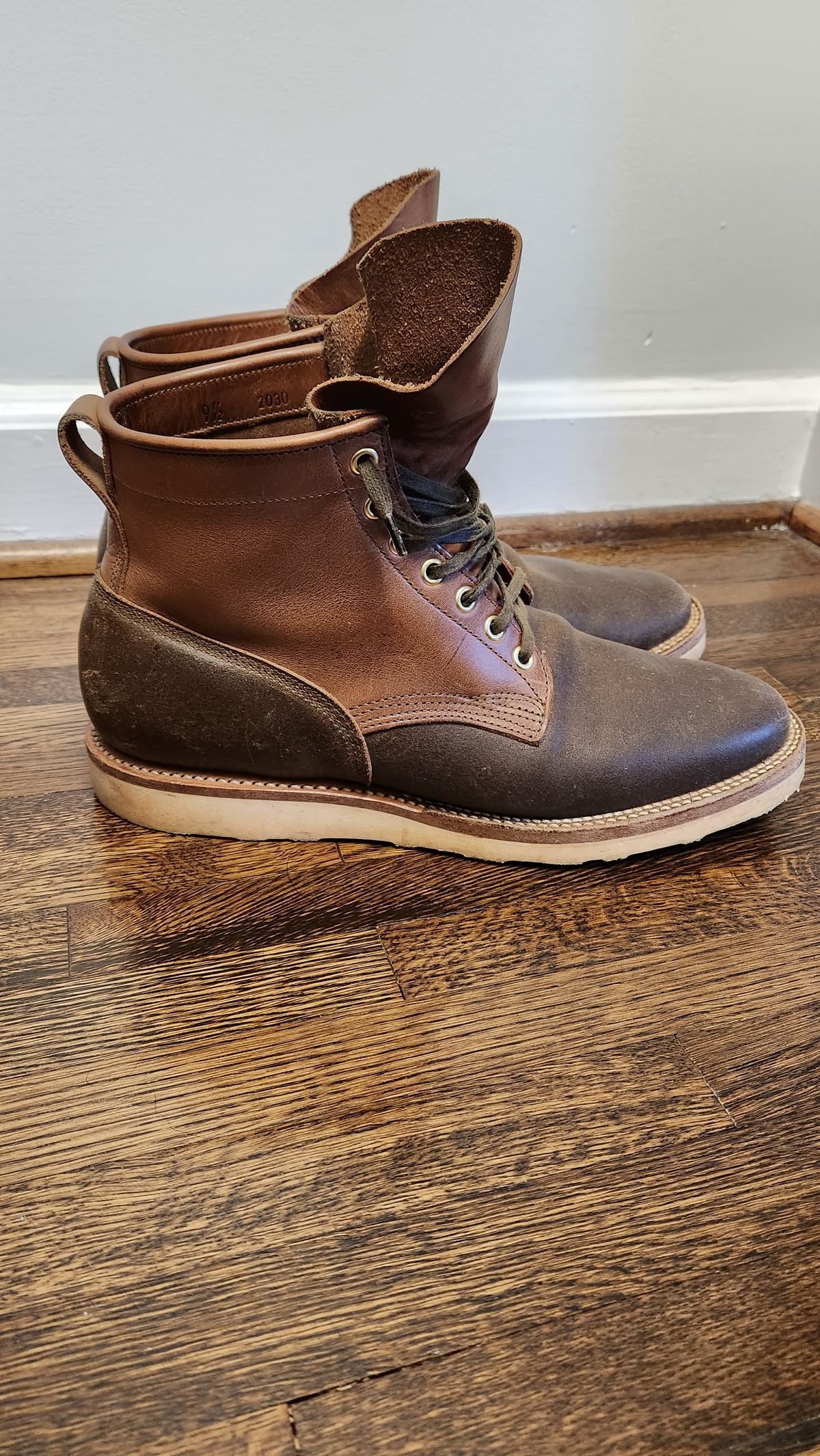 Photo by WeltedOne on November 5, 2023 of the Viberg Bobcat in Horween Olive Waxed Flesh.