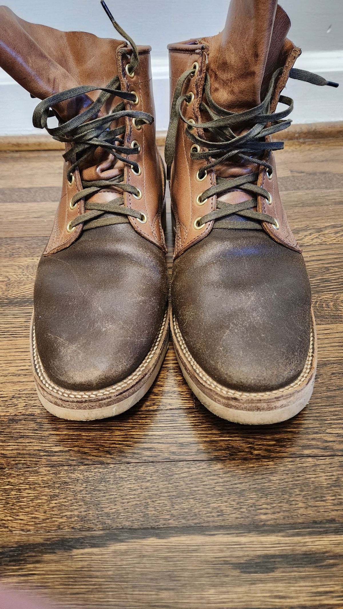 Photo by WeltedOne on January 5, 2024 of the Viberg Bobcat in Horween Olive Waxed Flesh.