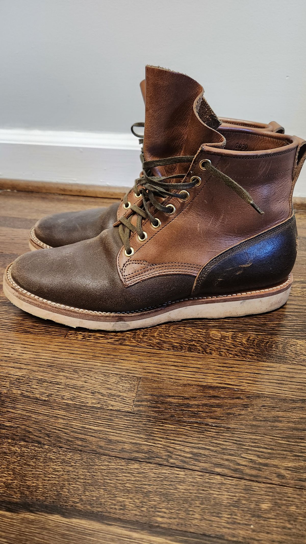 Photo by WeltedOne on January 5, 2024 of the Viberg Bobcat in Horween Olive Waxed Flesh.
