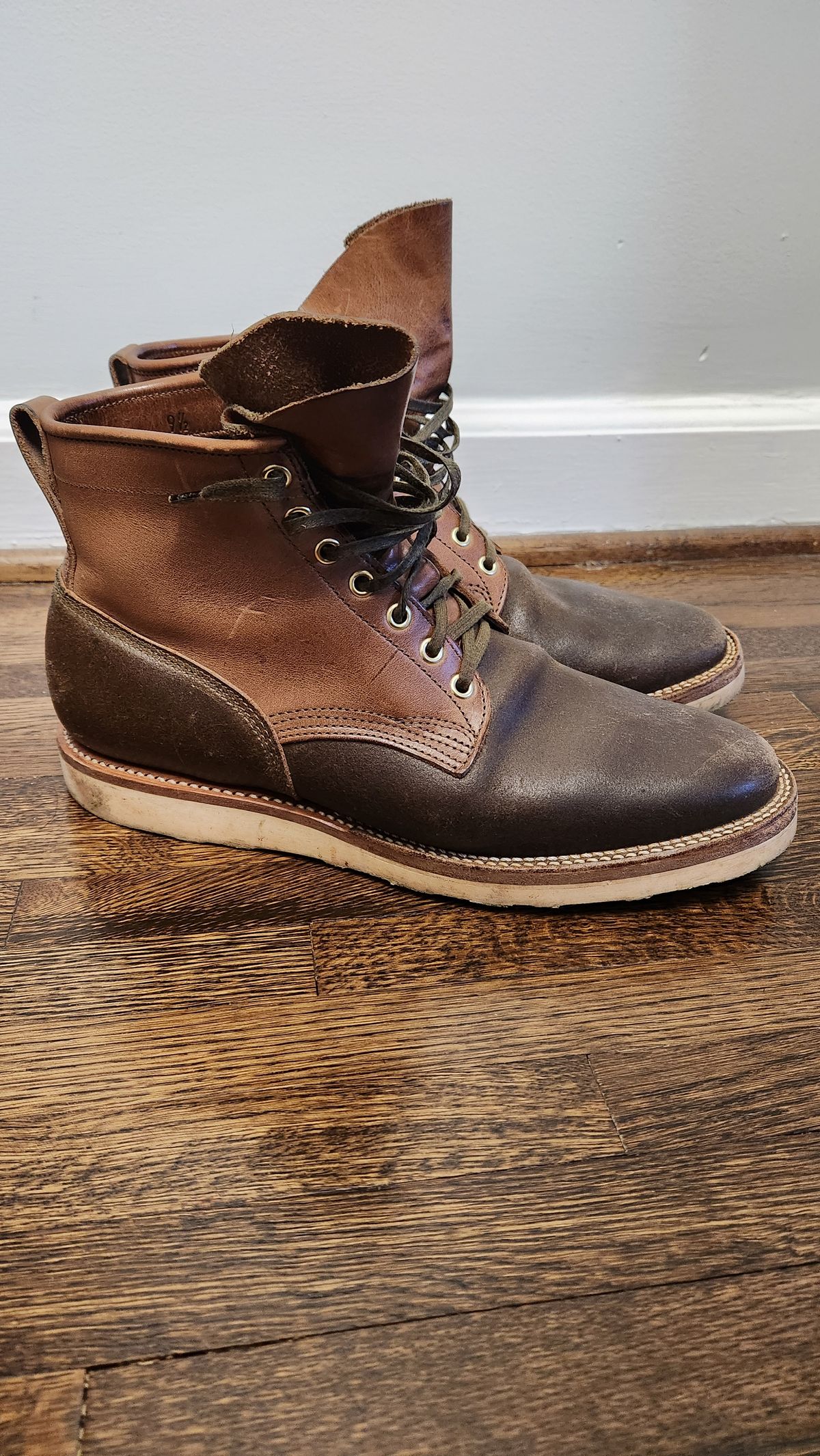 Photo by WeltedOne on January 5, 2024 of the Viberg Bobcat in Horween Olive Waxed Flesh.