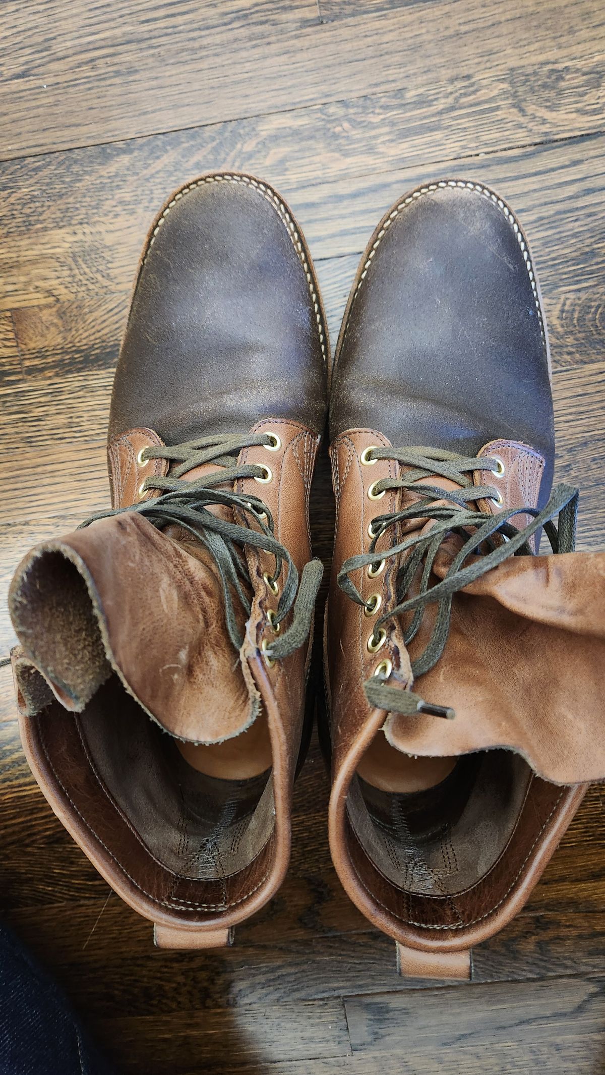 Photo by WeltedOne on January 5, 2024 of the Viberg Bobcat in Horween Olive Waxed Flesh.