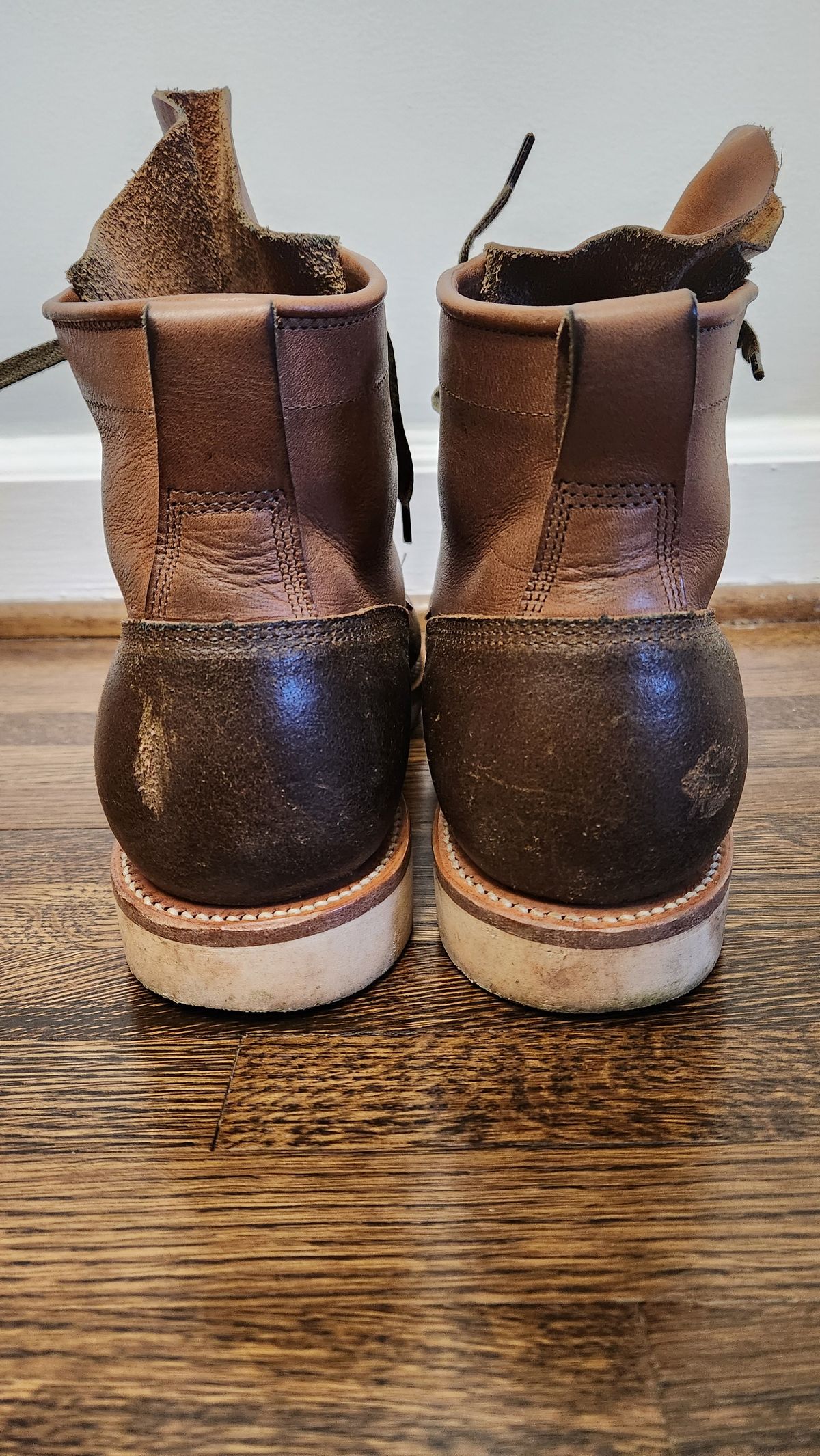 Photo by WeltedOne on January 5, 2024 of the Viberg Bobcat in Horween Olive Waxed Flesh.