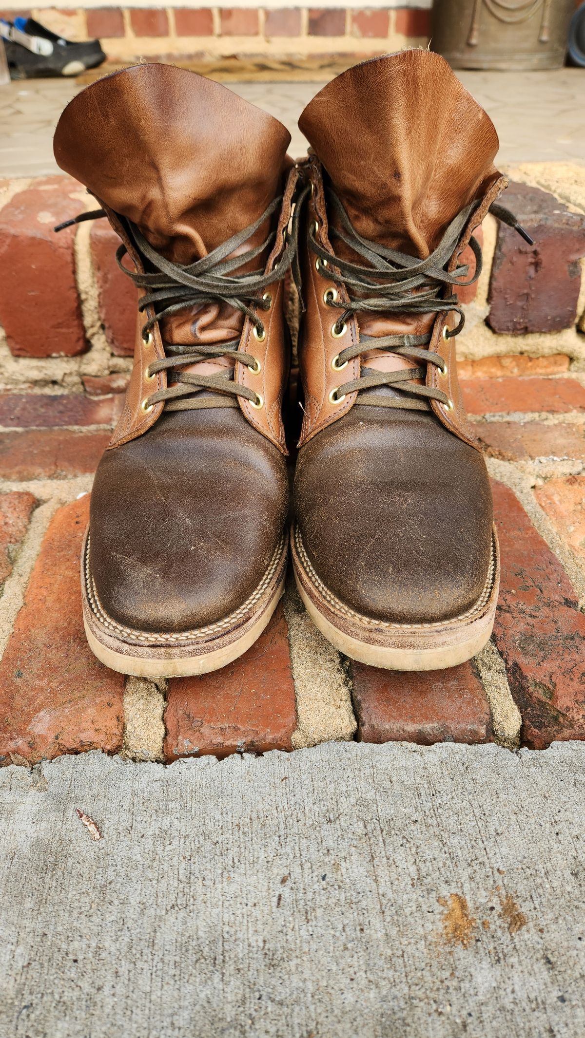 Photo by WeltedOne on February 4, 2024 of the Viberg Bobcat in Horween Olive Waxed Flesh.