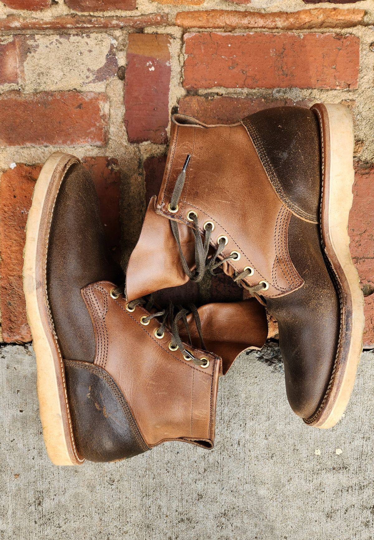 Photo by WeltedOne on February 4, 2024 of the Viberg Bobcat in Horween Olive Waxed Flesh.