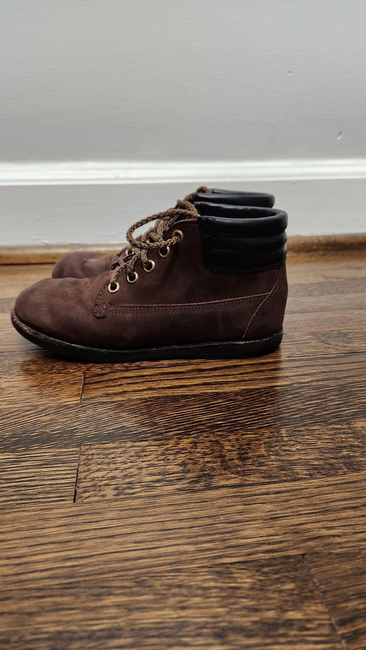 Photo by WeltedOne on December 2, 2023 of the Zimmerman Shoes Levon High Top in Chocolate Nubuck.