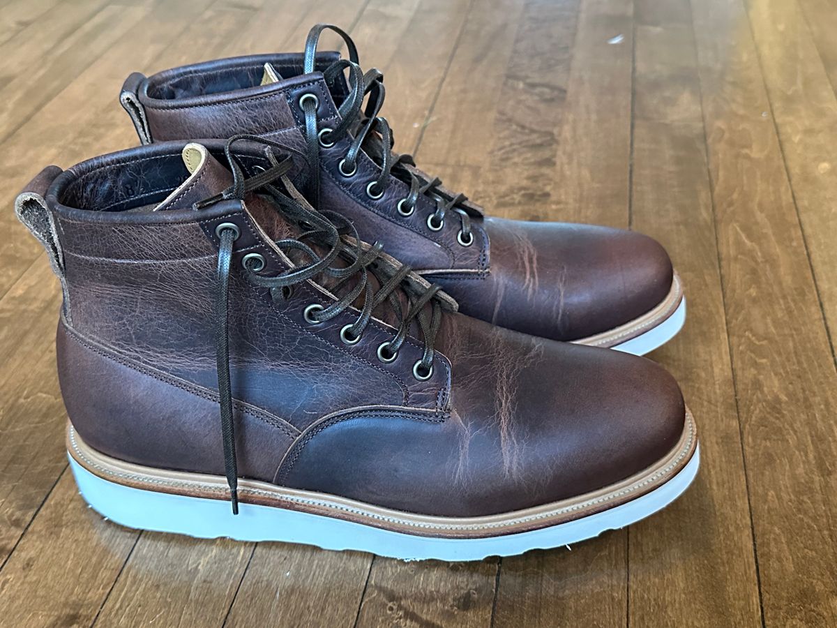 Photo by pesayerm on October 27, 2023 of the Viberg Scout Boot in Horween Rowdy Dachshund.