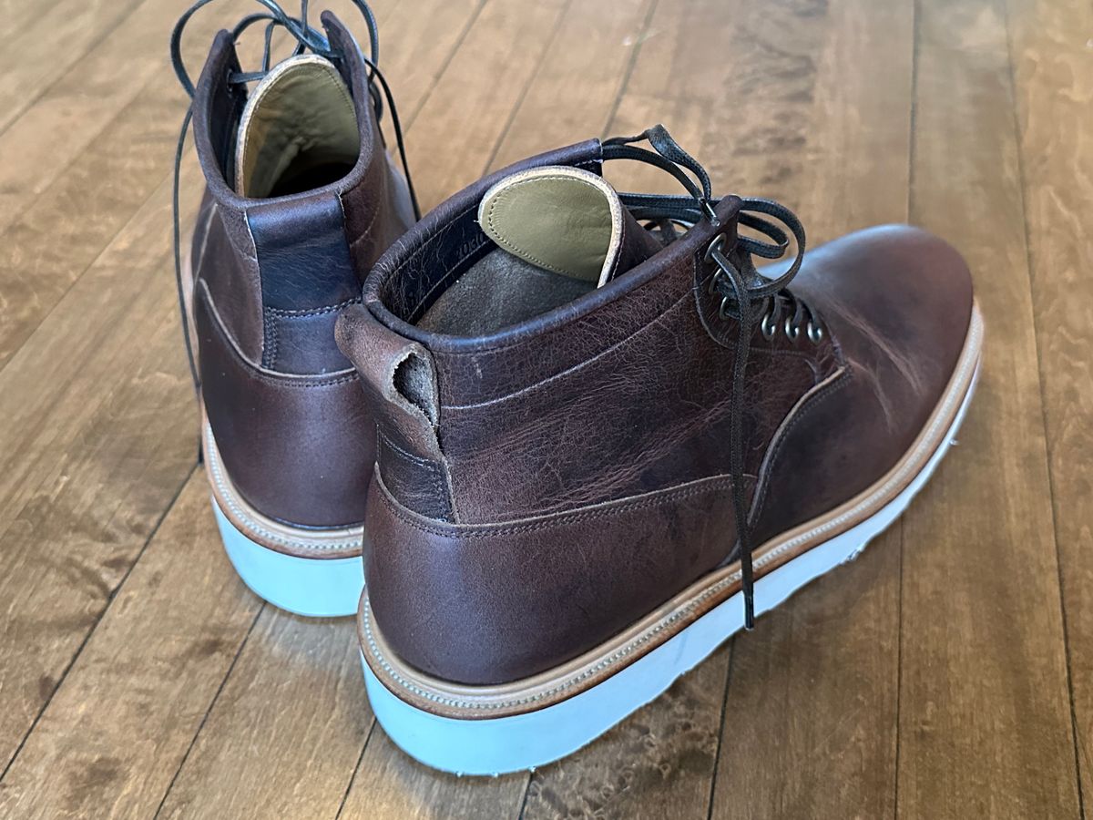 Photo by pesayerm on October 27, 2023 of the Viberg Scout Boot in Horween Rowdy Dachshund.