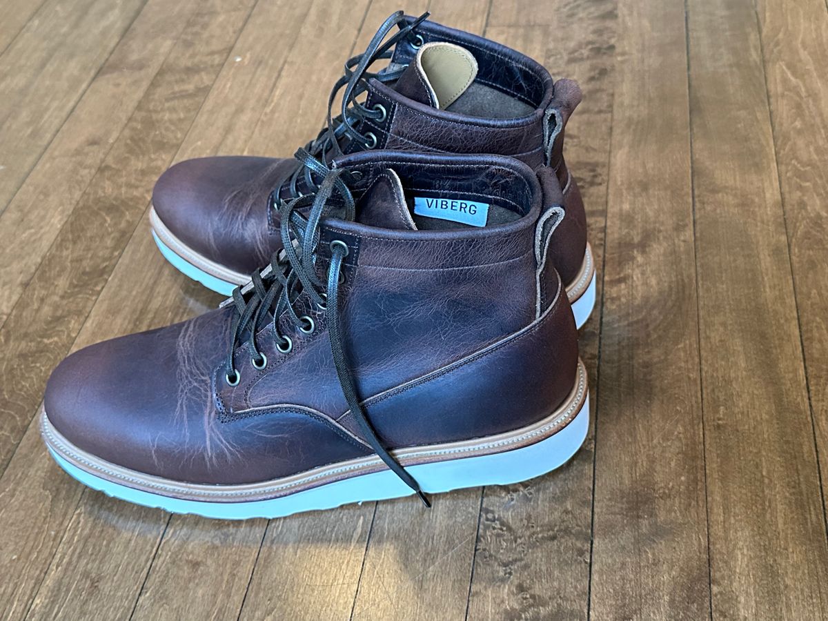 Photo by pesayerm on October 27, 2023 of the Viberg Scout Boot in Horween Rowdy Dachshund.