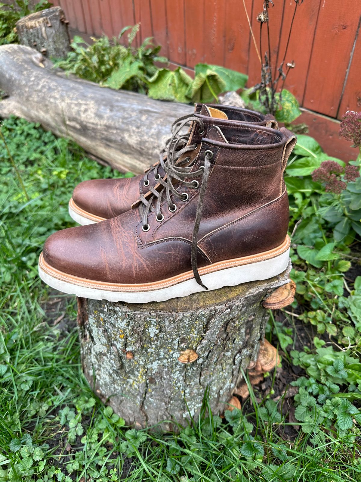 Photo by pesayerm on November 5, 2023 of the Viberg Scout Boot in Horween Rowdy Dachshund.