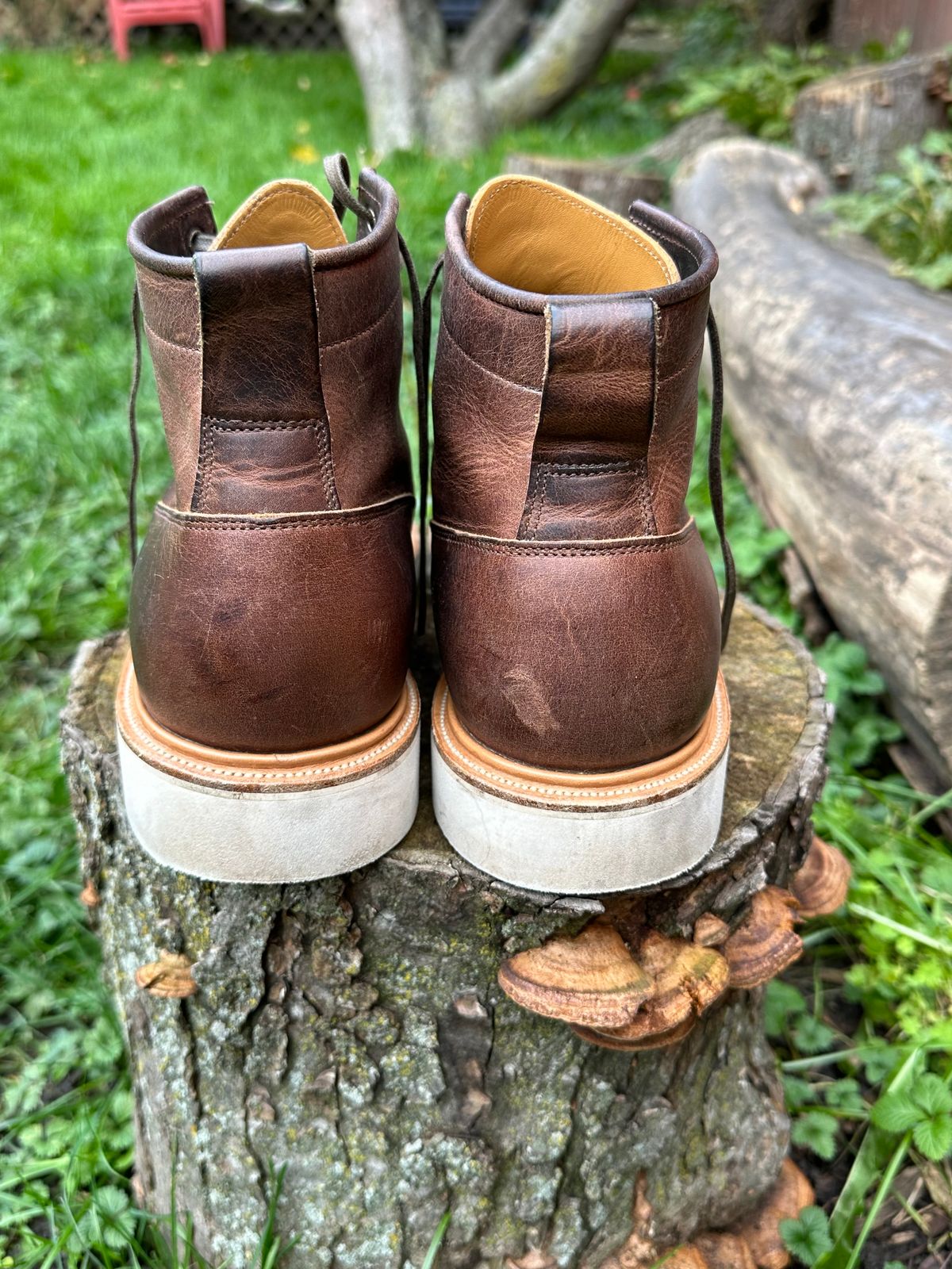 Photo by pesayerm on November 5, 2023 of the Viberg Scout Boot in Horween Rowdy Dachshund.