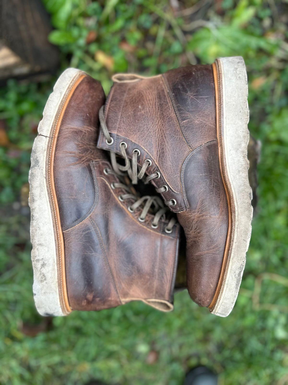 Photo by pesayerm on December 5, 2023 of the Viberg Scout Boot in Horween Rowdy Dachshund.