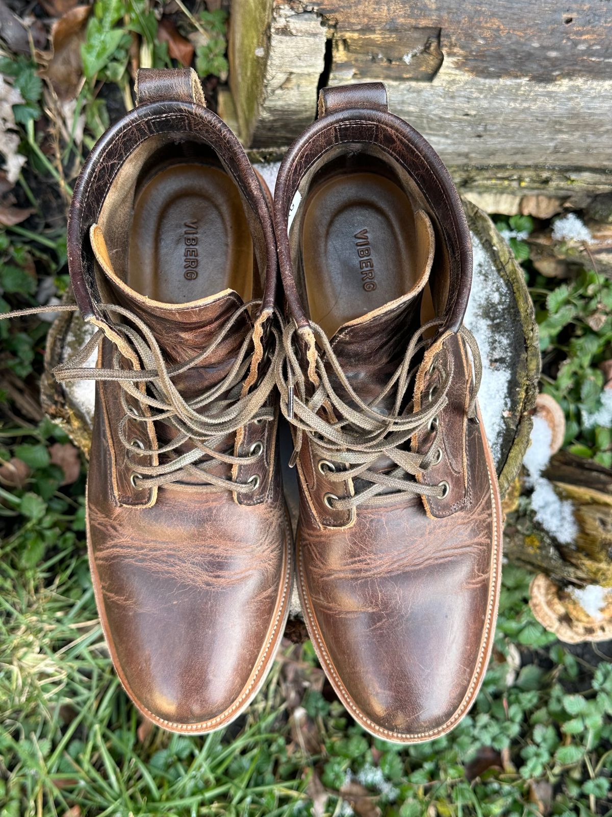 Photo by pesayerm on January 2, 2024 of the Viberg Scout Boot in Horween Rowdy Dachshund.