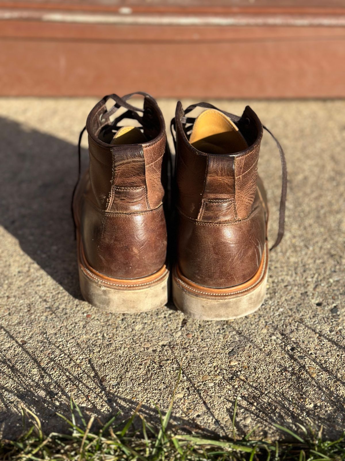 Photo by pesayerm on February 4, 2024 of the Viberg Scout Boot in Horween Rowdy Dachshund.