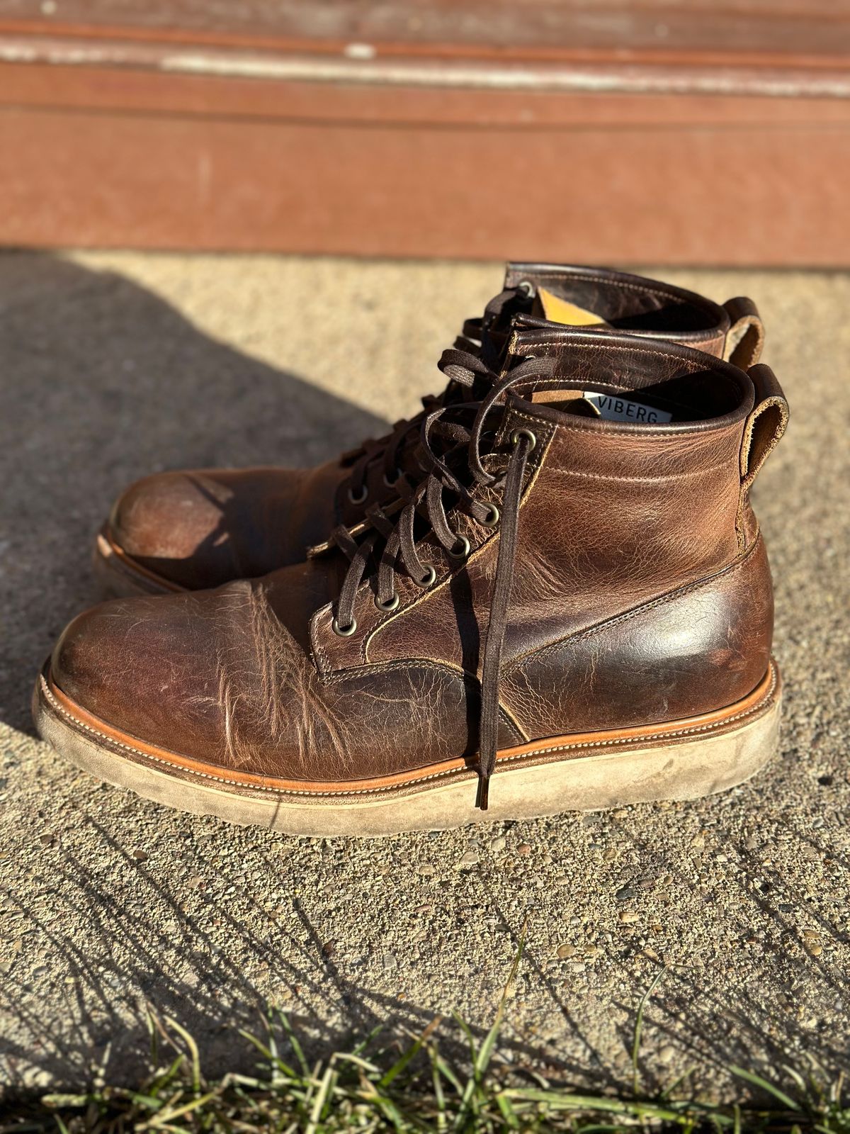 Photo by pesayerm on February 4, 2024 of the Viberg Scout Boot in Horween Rowdy Dachshund.