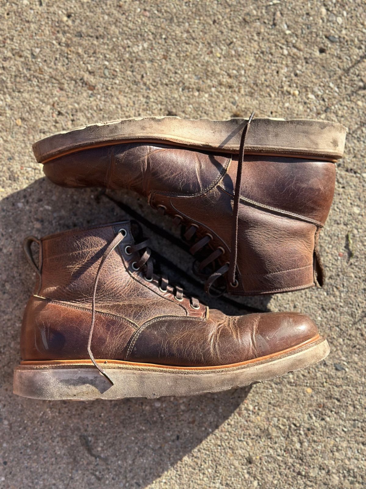 Photo by pesayerm on February 4, 2024 of the Viberg Scout Boot in Horween Rowdy Dachshund.