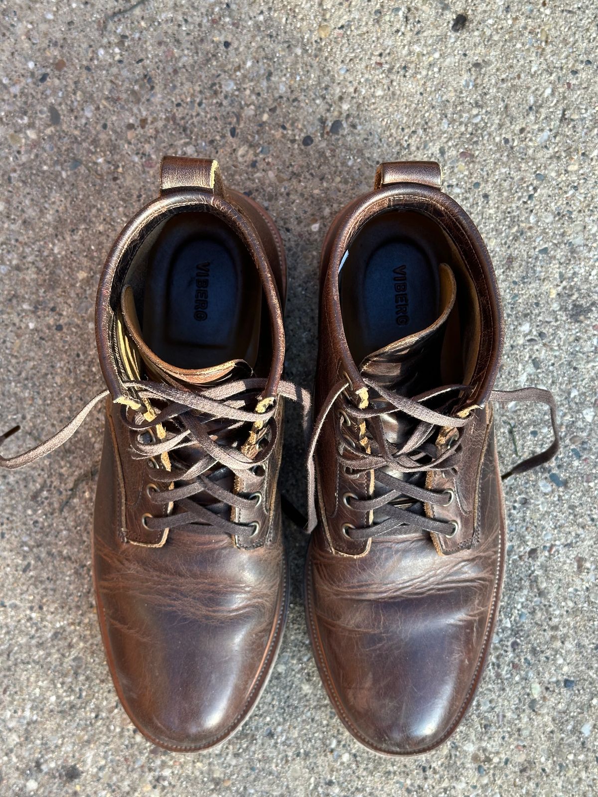 Photo by pesayerm on February 4, 2024 of the Viberg Scout Boot in Horween Rowdy Dachshund.