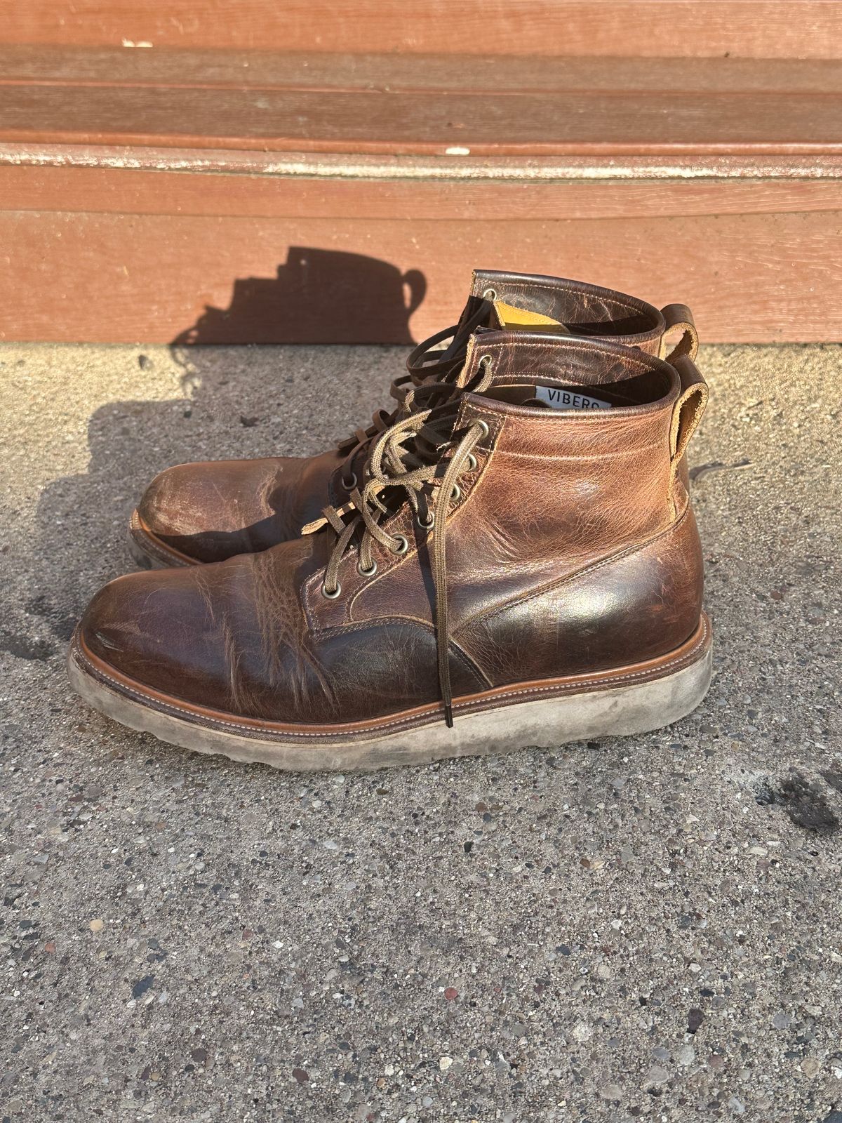 Photo by pesayerm on March 3, 2024 of the Viberg Scout Boot in Horween Rowdy Dachshund.