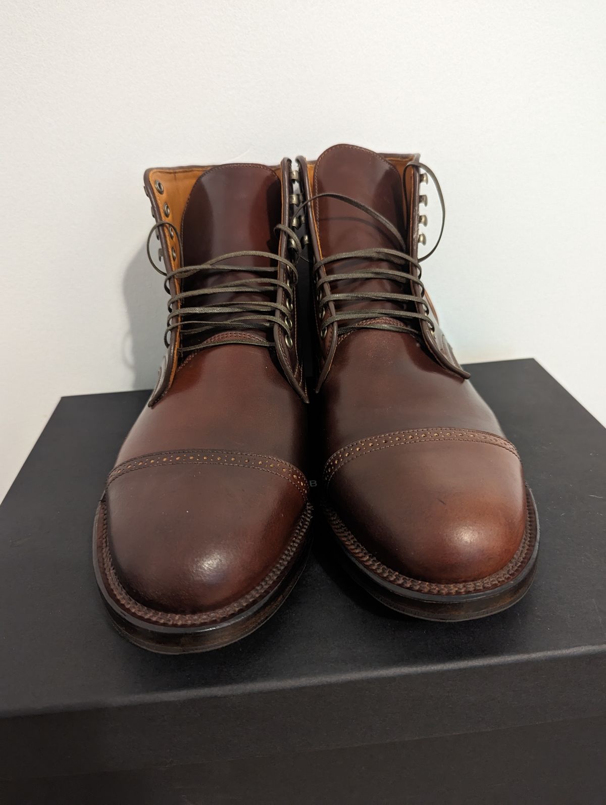 Photo by funfetti on October 1, 2023 of the Viberg Service Boot BCT in Horween Color 4 Shell Cordovan.
