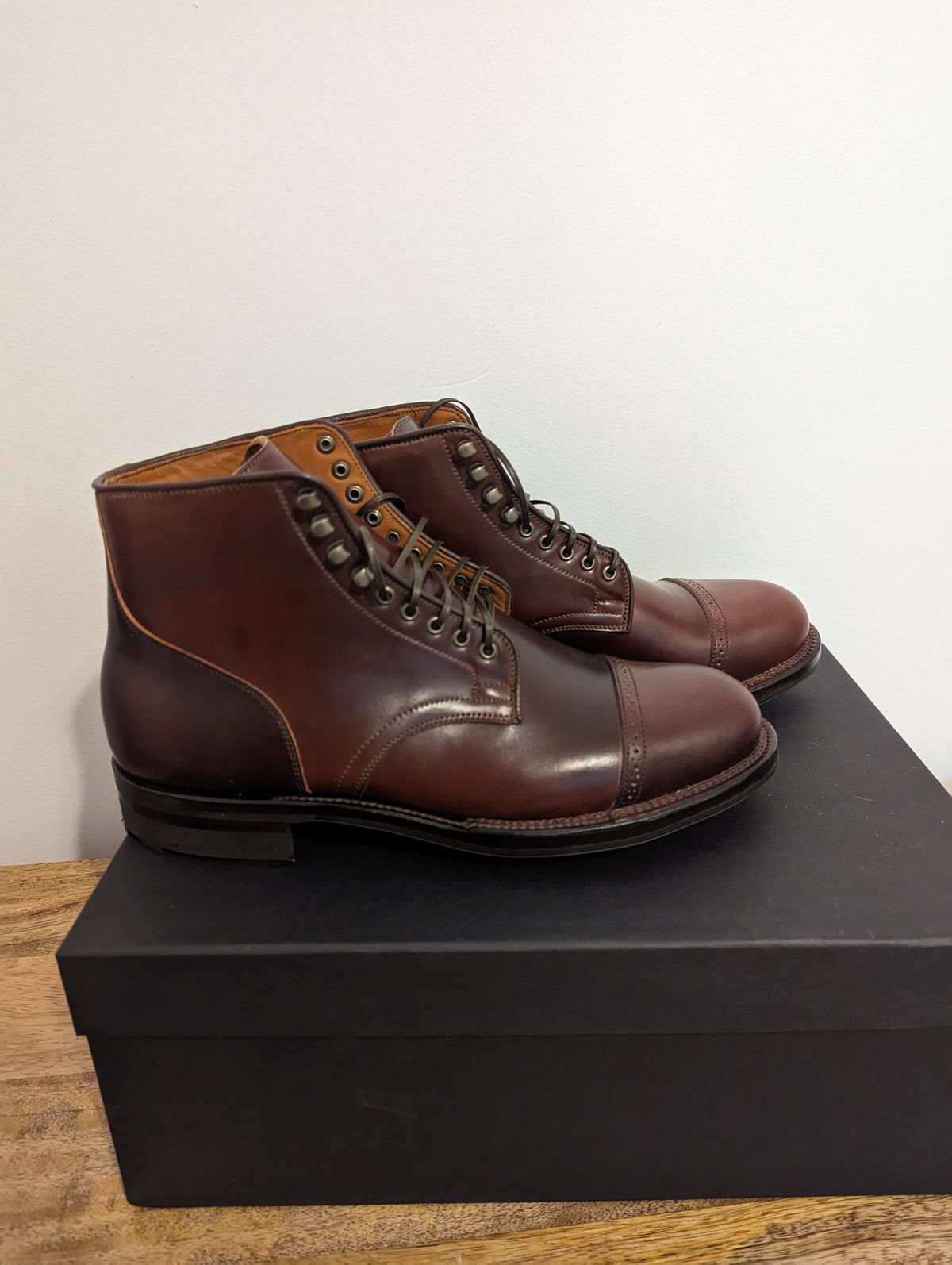 Photo by funfetti on October 1, 2023 of the Viberg Service Boot BCT in Horween Color 4 Shell Cordovan.