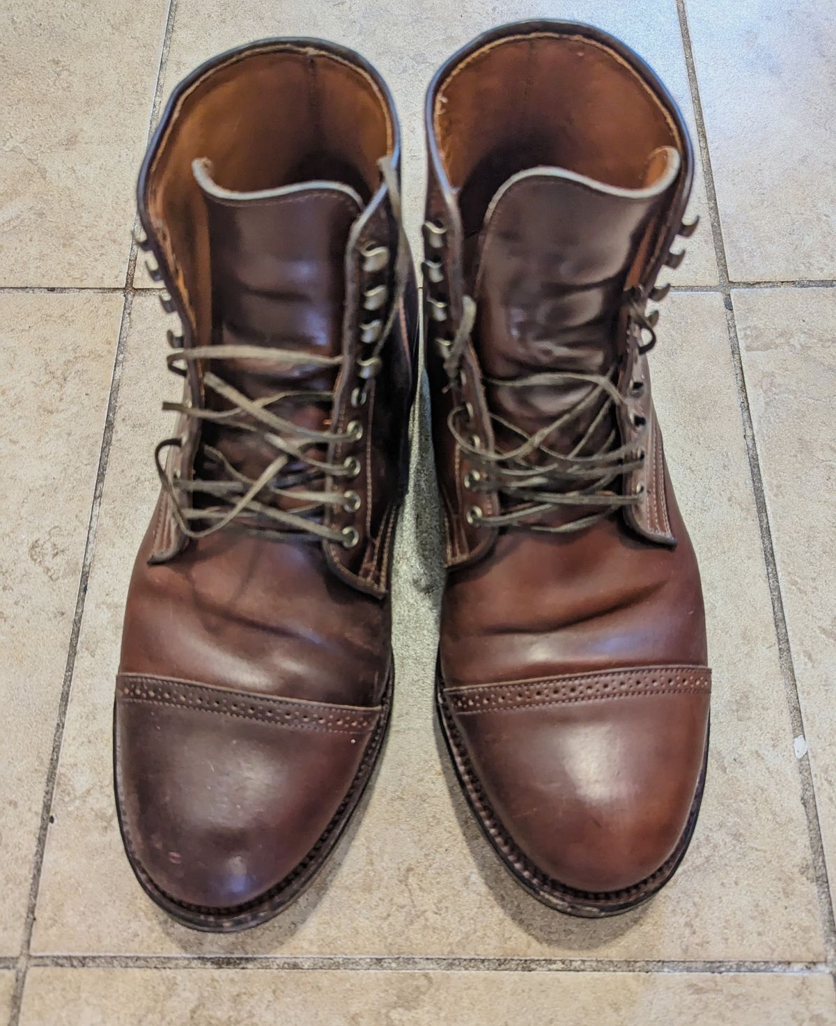 Photo by funfetti on November 2, 2023 of the Viberg Service Boot BCT in Horween Color 4 Shell Cordovan.
