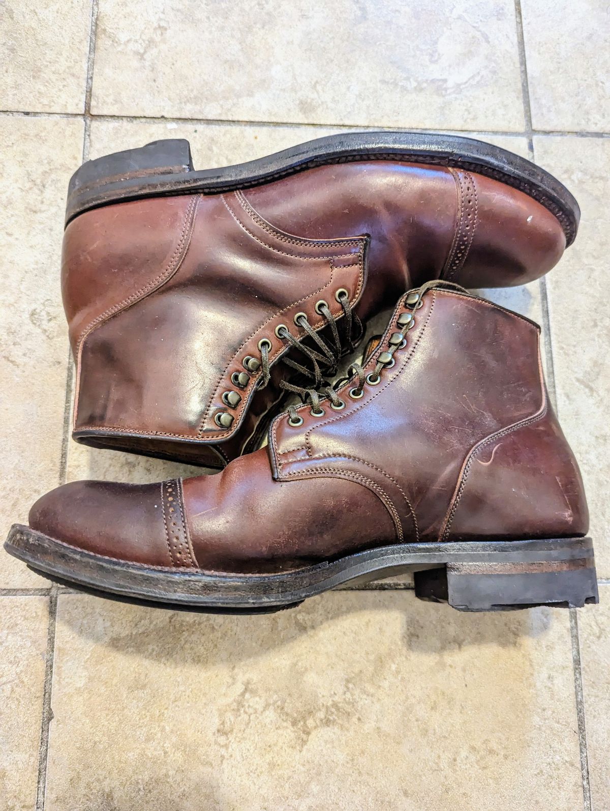 Photo by funfetti on November 2, 2023 of the Viberg Service Boot BCT in Horween Color 4 Shell Cordovan.