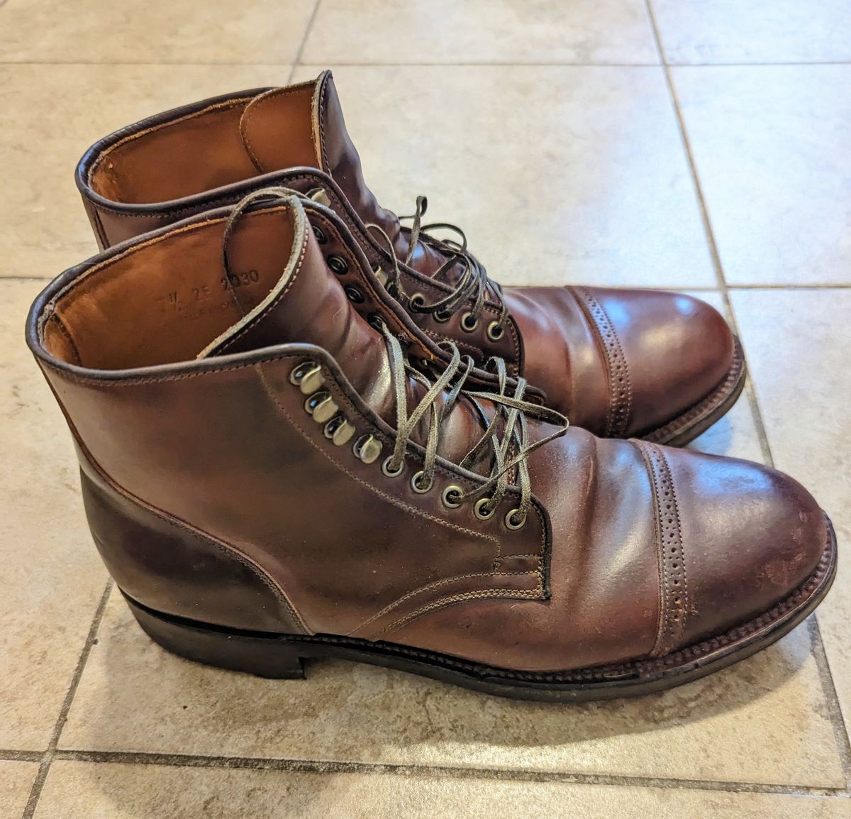 Photo by funfetti on November 2, 2023 of the Viberg Service Boot BCT in Horween Color 4 Shell Cordovan.