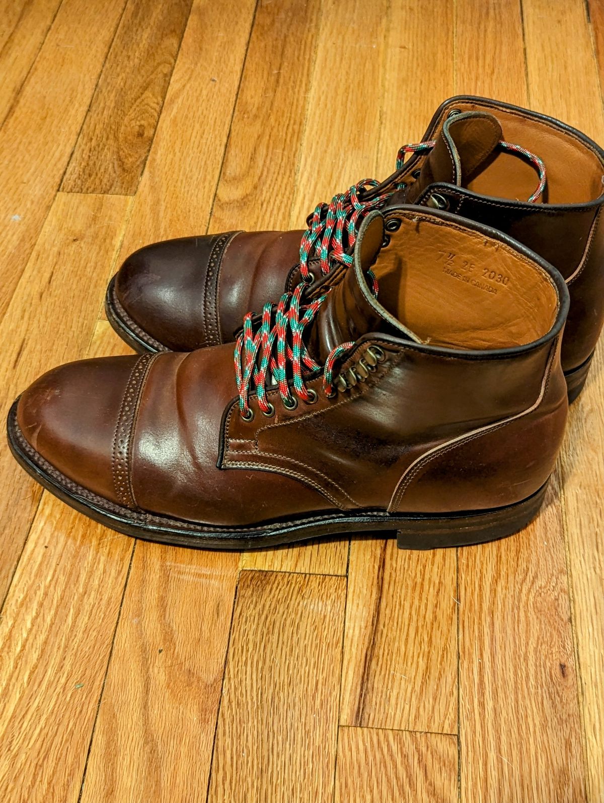 Photo by funfetti on December 4, 2023 of the Viberg Service Boot BCT in Horween Color 4 Shell Cordovan.