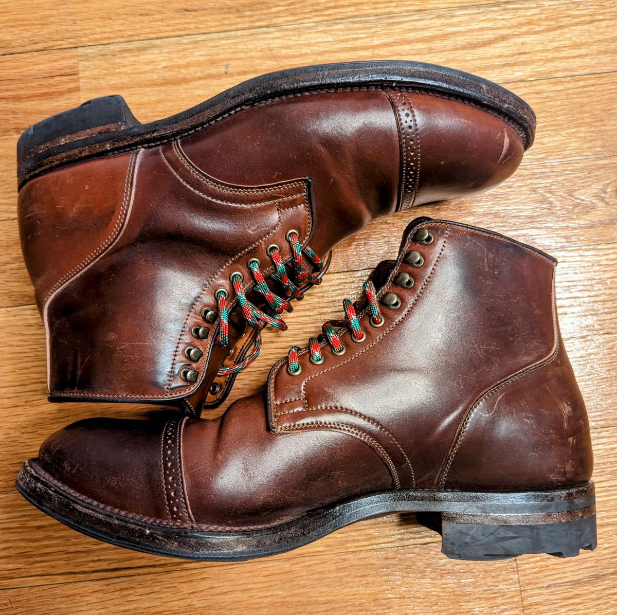 Photo by funfetti on January 1, 2024 of the Viberg Service Boot BCT in Horween Color 4 Shell Cordovan.