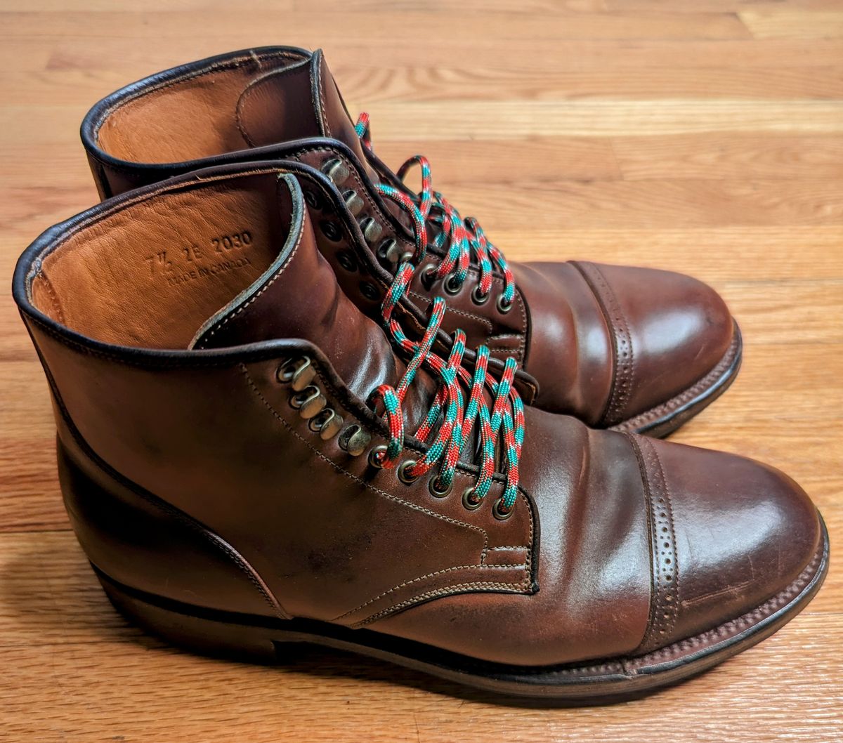 Photo by funfetti on January 1, 2024 of the Viberg Service Boot BCT in Horween Color 4 Shell Cordovan.