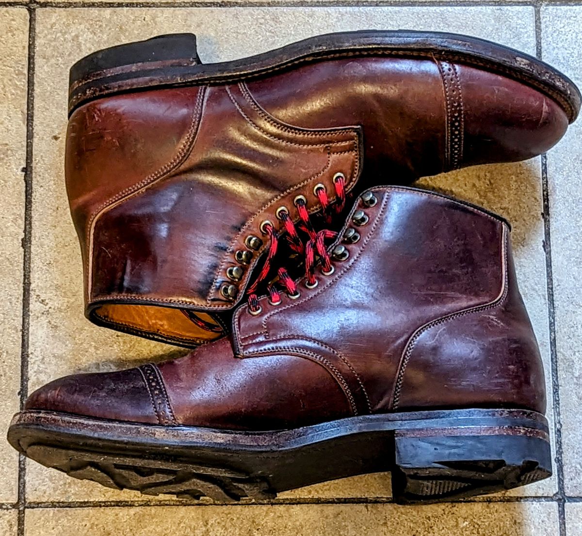Photo by funfetti on March 6, 2024 of the Viberg Service Boot BCT in Horween Color 4 Shell Cordovan.