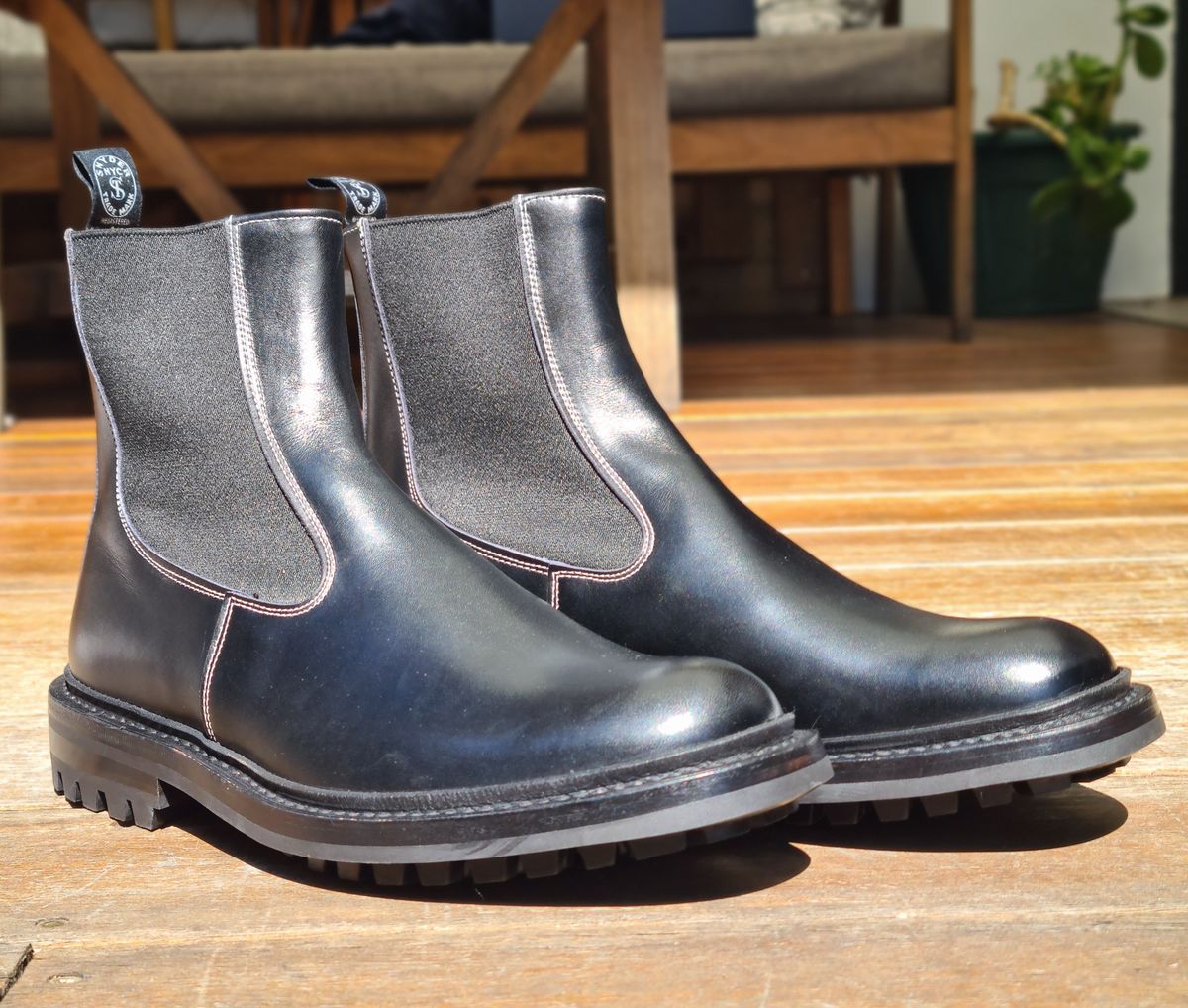 Photo by ChuckTales on September 17, 2022 of the Tricker's Stephen Chelsea Boot in Black Calf.