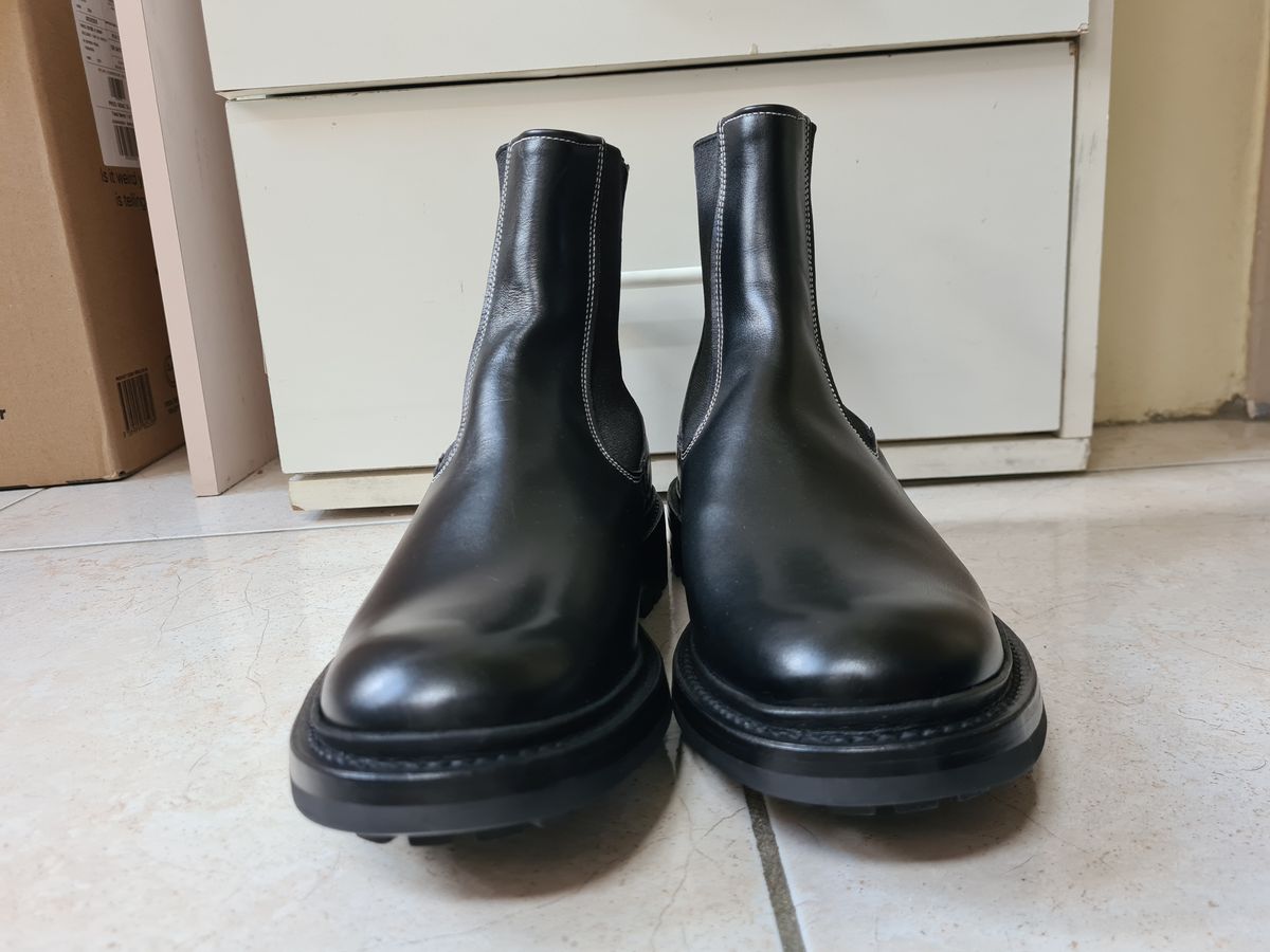 Photo by ChuckTales on October 1, 2022 of the Tricker's Stephen Chelsea Boot in Black Calf.